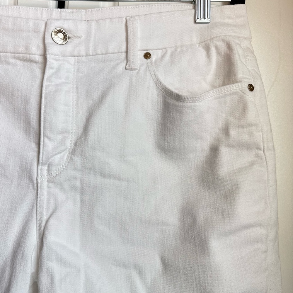 Chico’s So Slimming Girlfriend White Denim Shorts – Size 10 - Picture 7 of 13